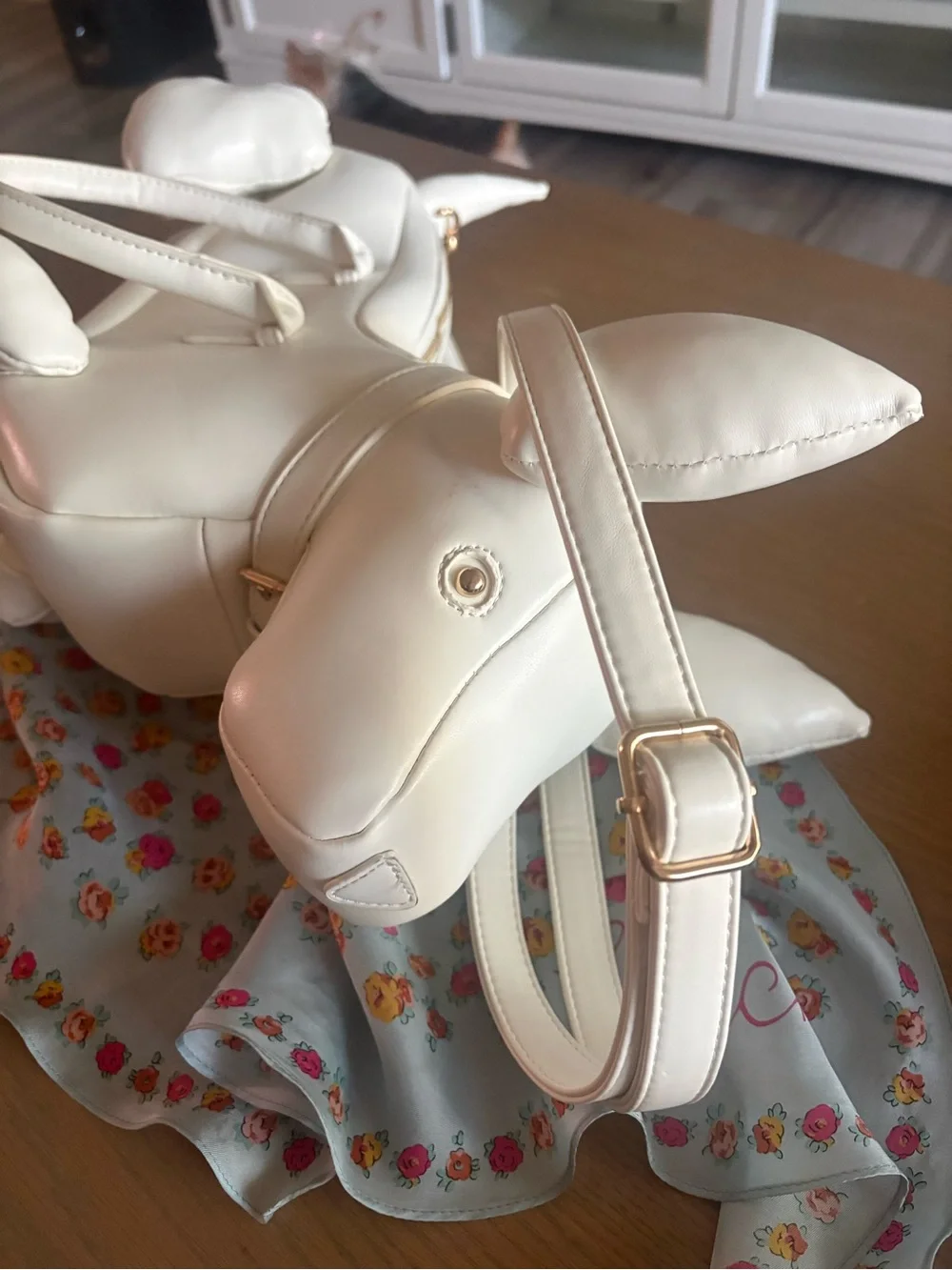 AKIRA Dachshund White Dog-Shaped Crossbody Purse with Detachable Strap